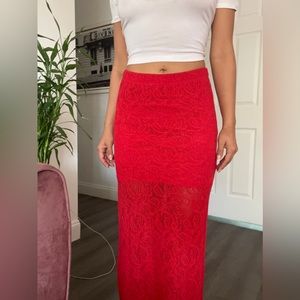 Maxi style skirt in lace